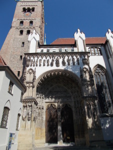 Entrance to the Dom Cathedral